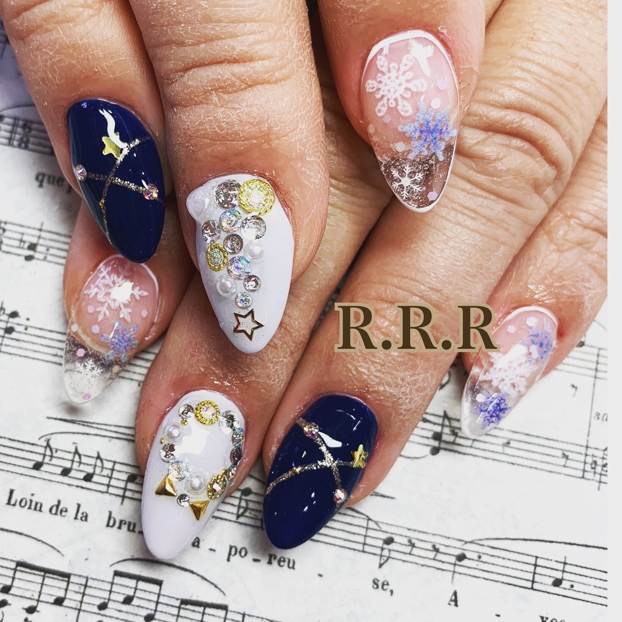 冬 クリスマス ハンド ラメ ビジュー Beautyroom R R Rのネイルデザイン No ネイルブック