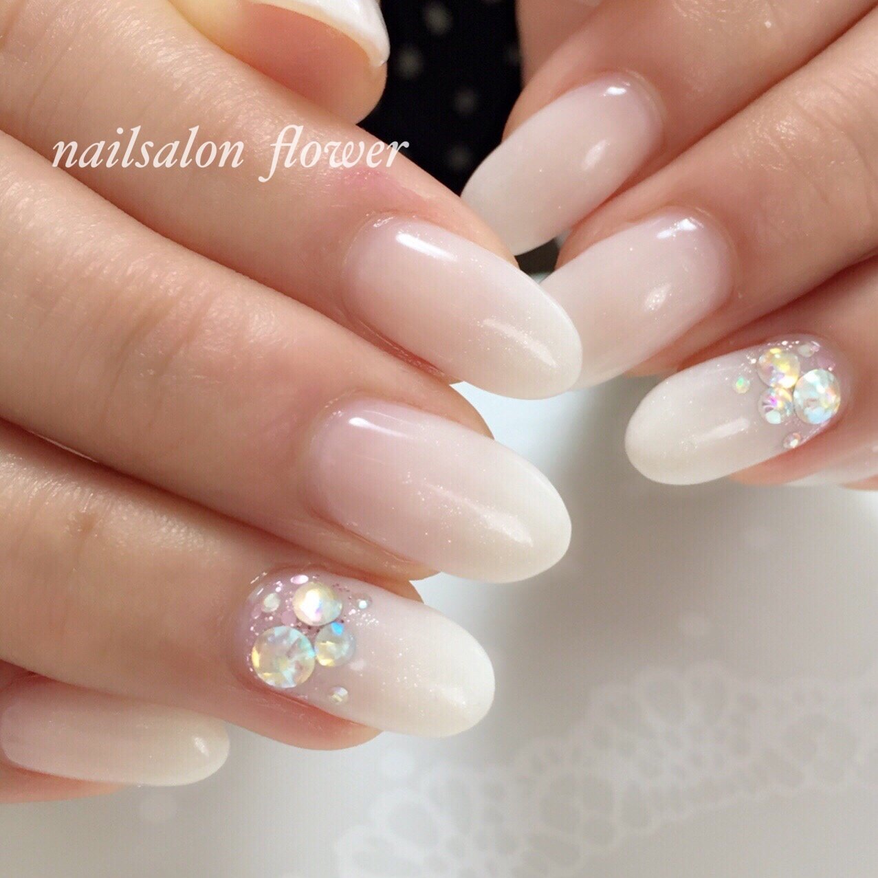 冬 オールシーズン ハンド グラデーション ホワイト Nailsalon Flowerのネイルデザイン No ネイルブック