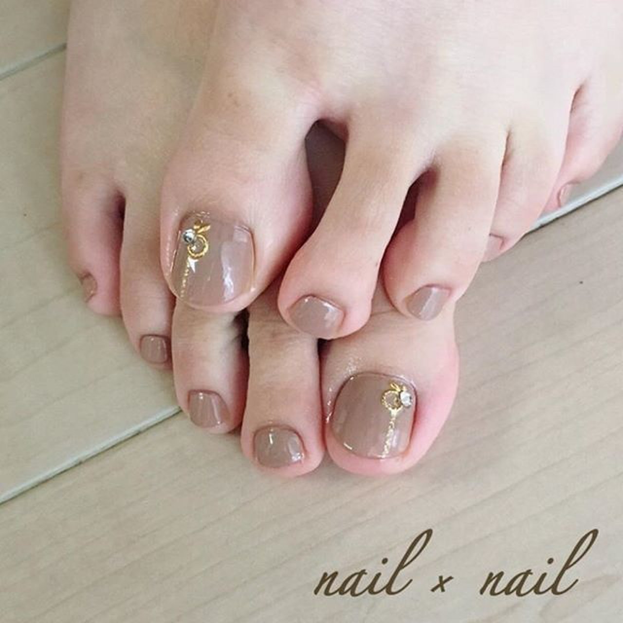 フット シンプル ビジュー ワンカラー ベージュ Nail Nailのネイルデザイン No ネイルブック