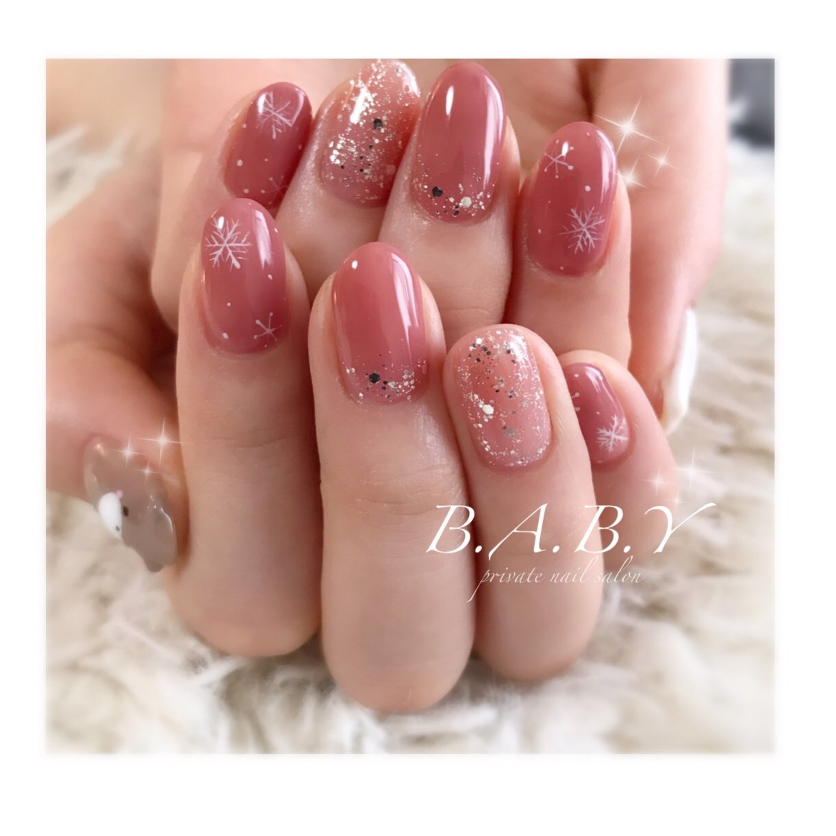 冬 ハンド キャラクター 雪の結晶 ショート B A B Y Nail Emiのネイルデザイン No ネイルブック