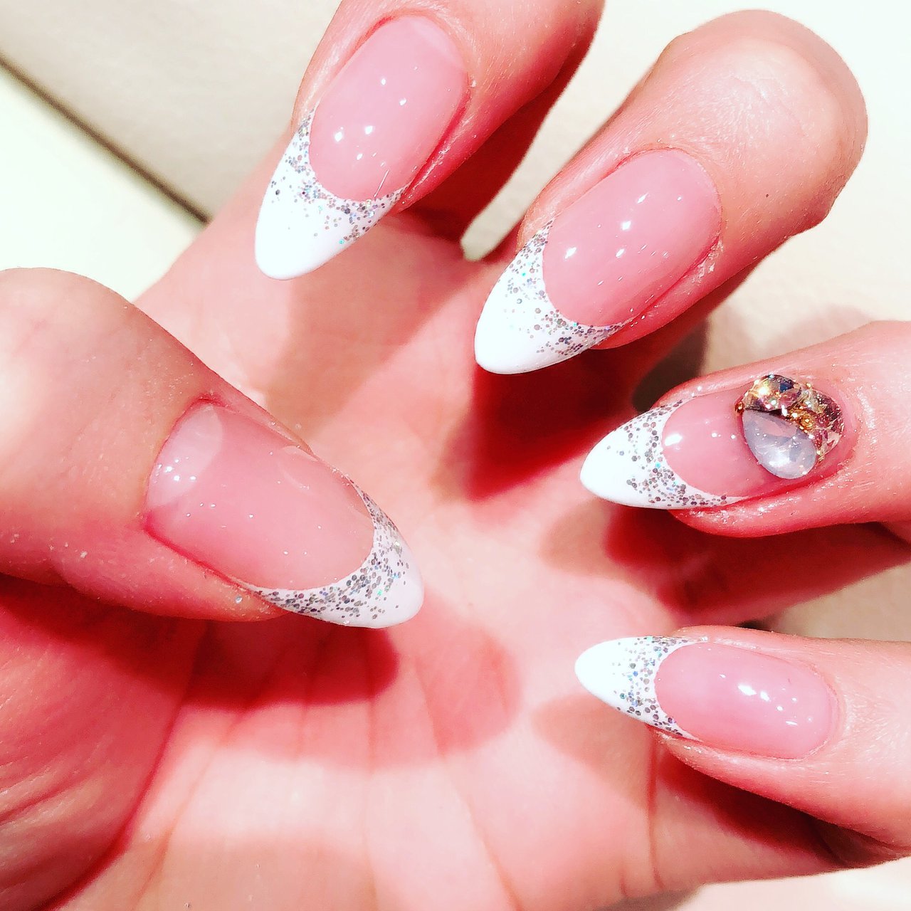 ハンド シンプル フレンチ ビジュー ラメ Mizukinailのネイルデザイン No 378 ネイルブック