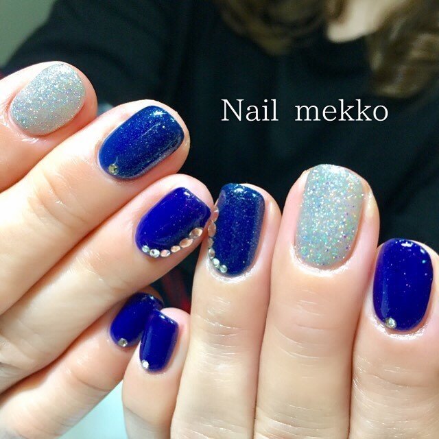 ラメ ワンカラー ビジュー ブルー ネイビー Nail Mekkoのネイルデザイン No ネイルブック