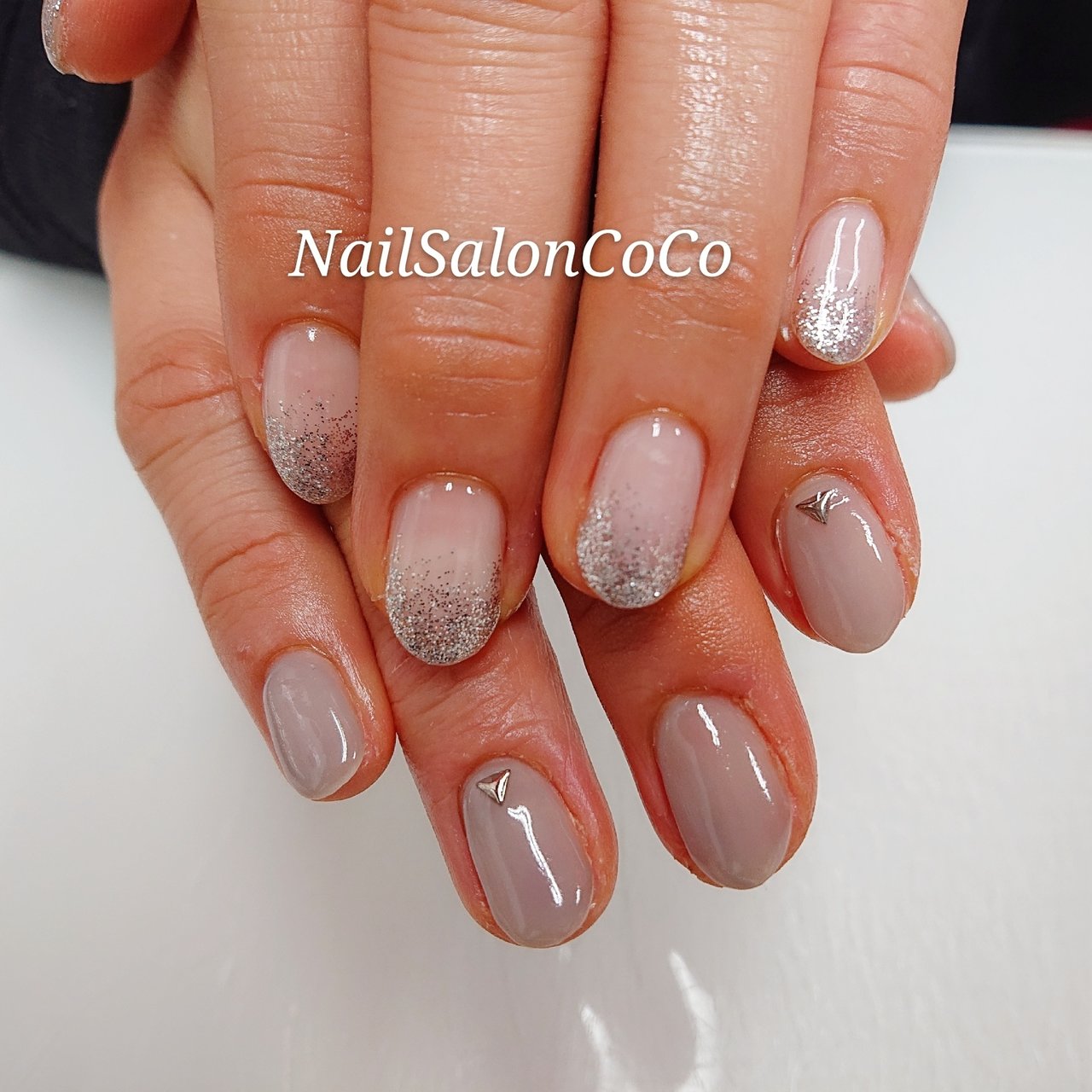 秋 冬 ハンド グラデーション ラメ Nailsaloncocoのネイルデザイン No ネイルブック