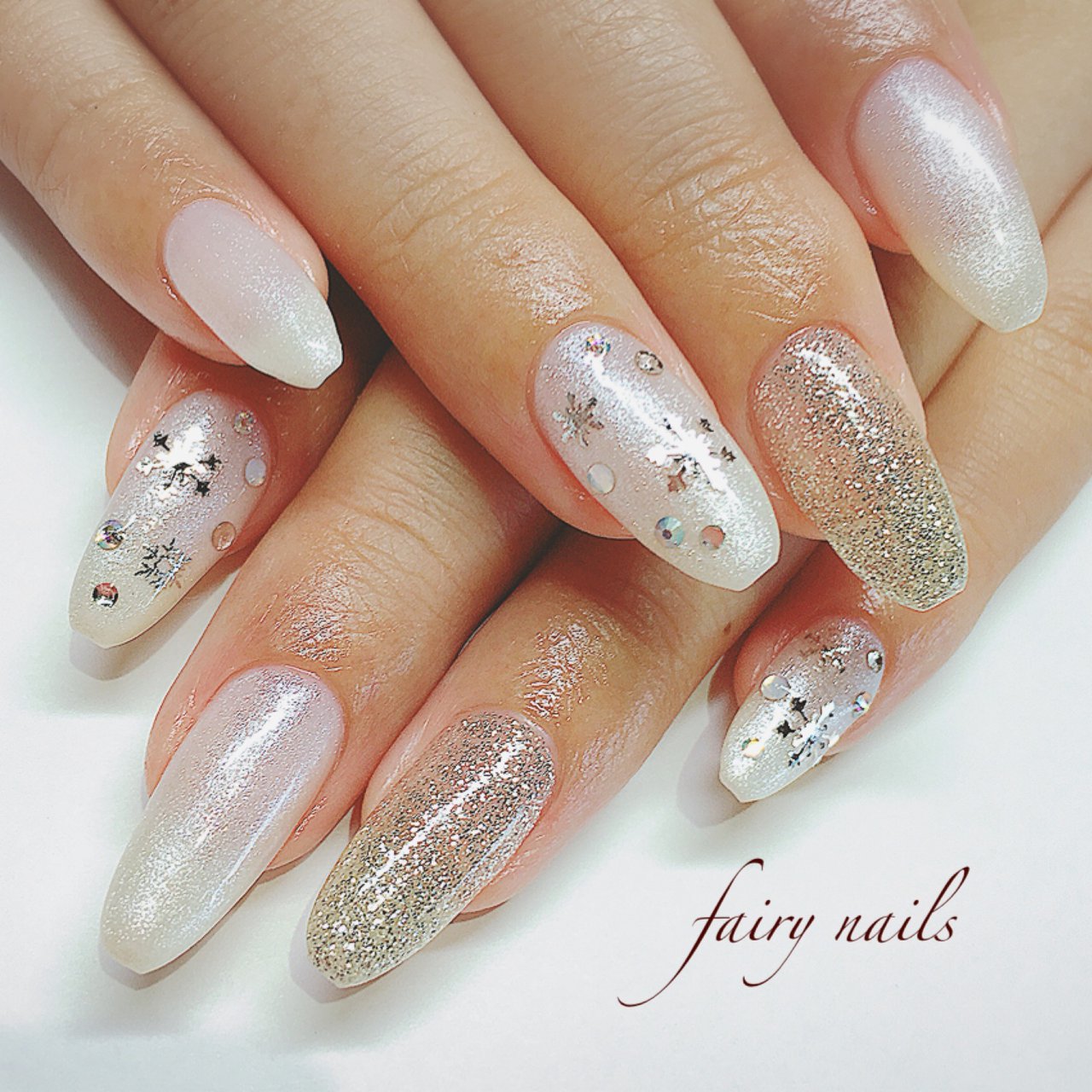 冬 ハンド ラメ ワンカラー 雪の結晶 Fairy Nails Eyelash フェアリーネイルズ アイラッシュのネイル デザイン No ネイルブック