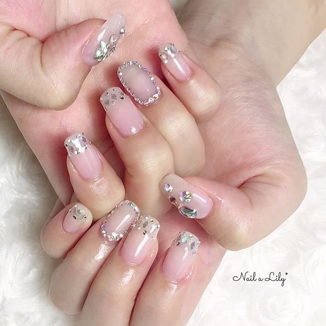 オールシーズン ブライダル ハンド ホログラム ビジュー Nailalily ネイルアリリー Akiのネイルデザイン No ネイルブック