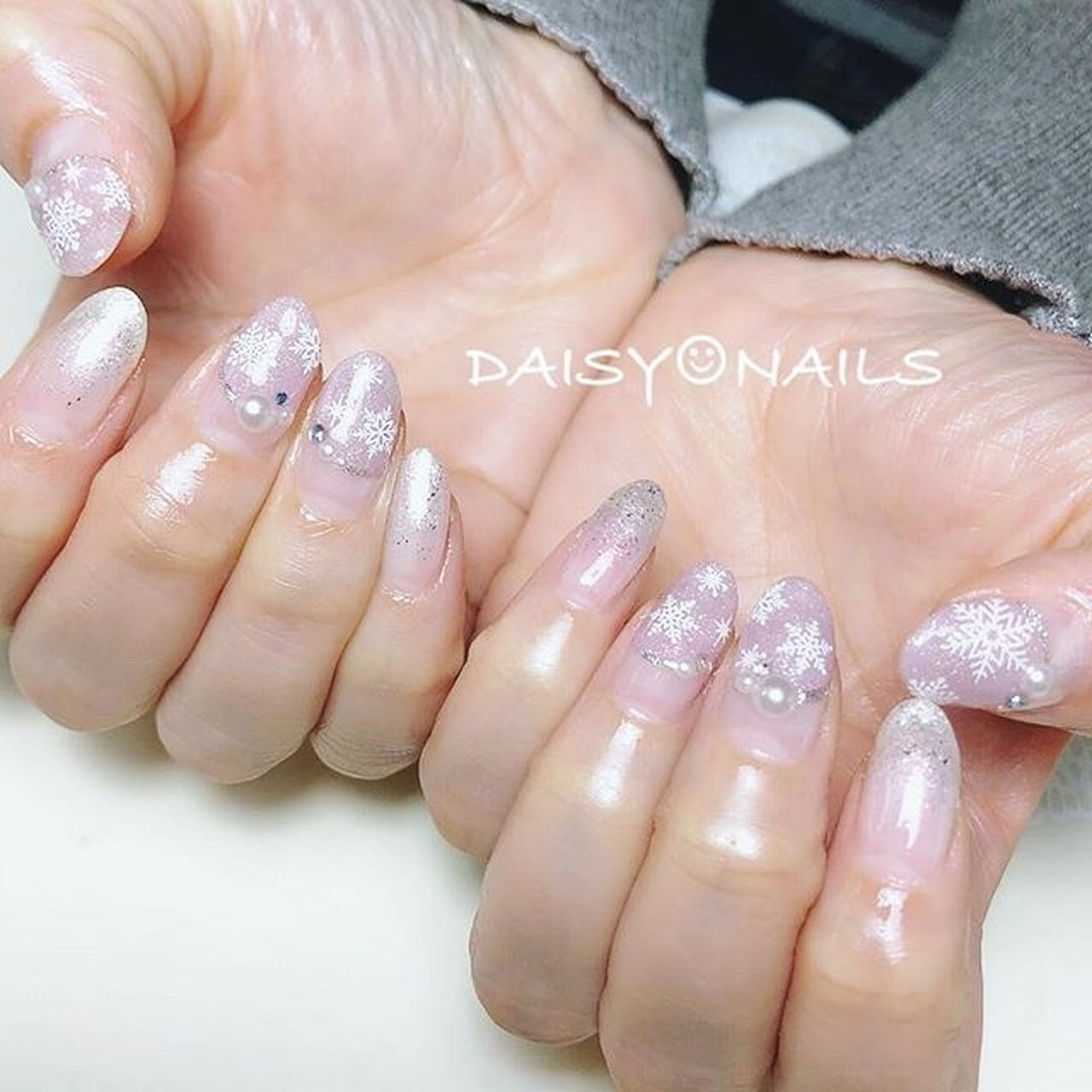 冬 クリスマス ハンド 変形フレンチ グラデーション Blue Daisyのネイルデザイン No ネイルブック