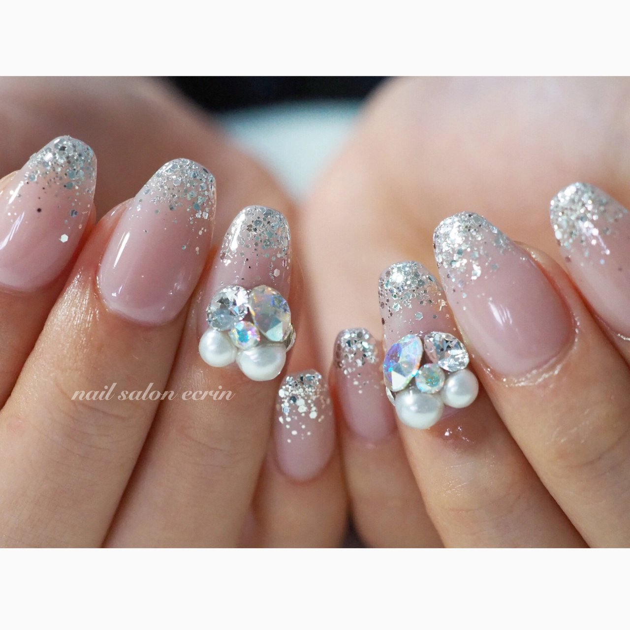 冬 パーティー デート ビジュー ホログラム Nail Ecrinのネイルデザイン No ネイルブック