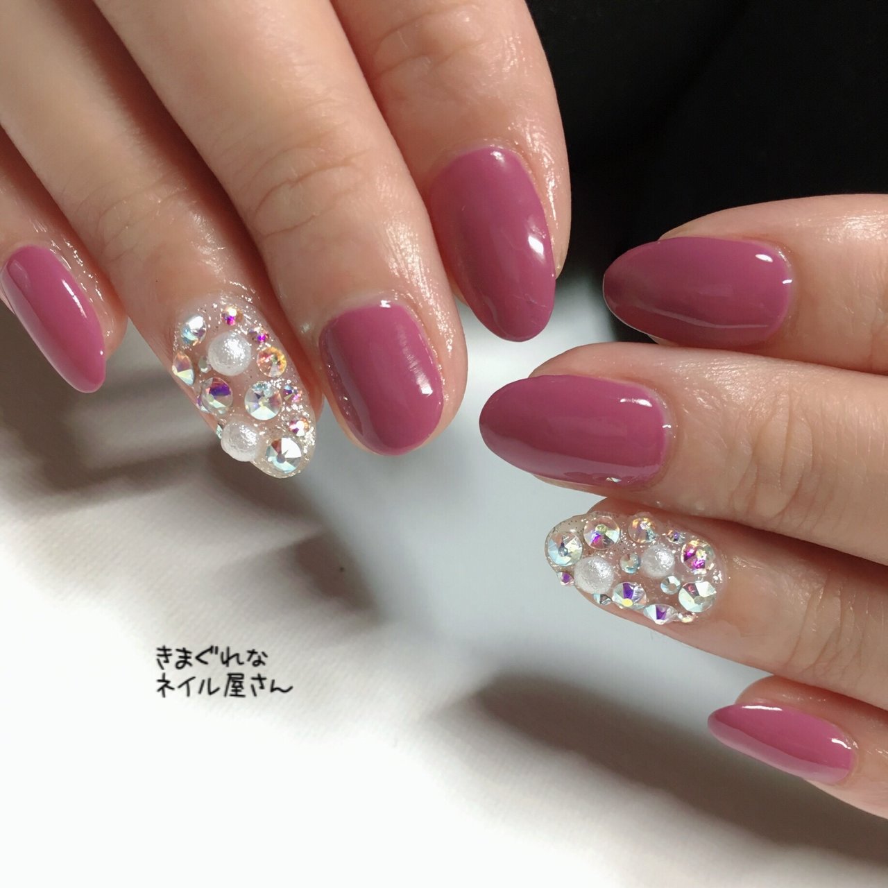 冬 ハンド ビジュー ピンク きまぐれなネイル屋さんのネイルデザイン No ネイルブック