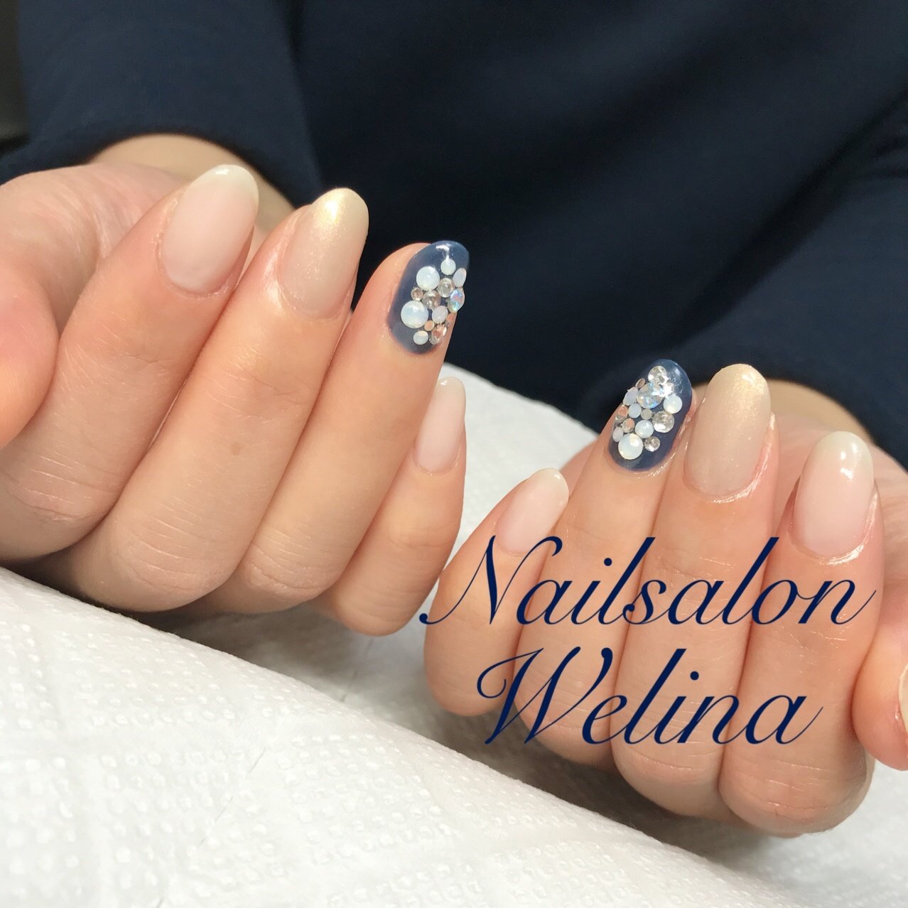 秋 冬 お正月 ホワイト ネイビー Jr甲子園口駅 徒歩8分 ネイルサロンのネイルデザイン No ネイルブック
