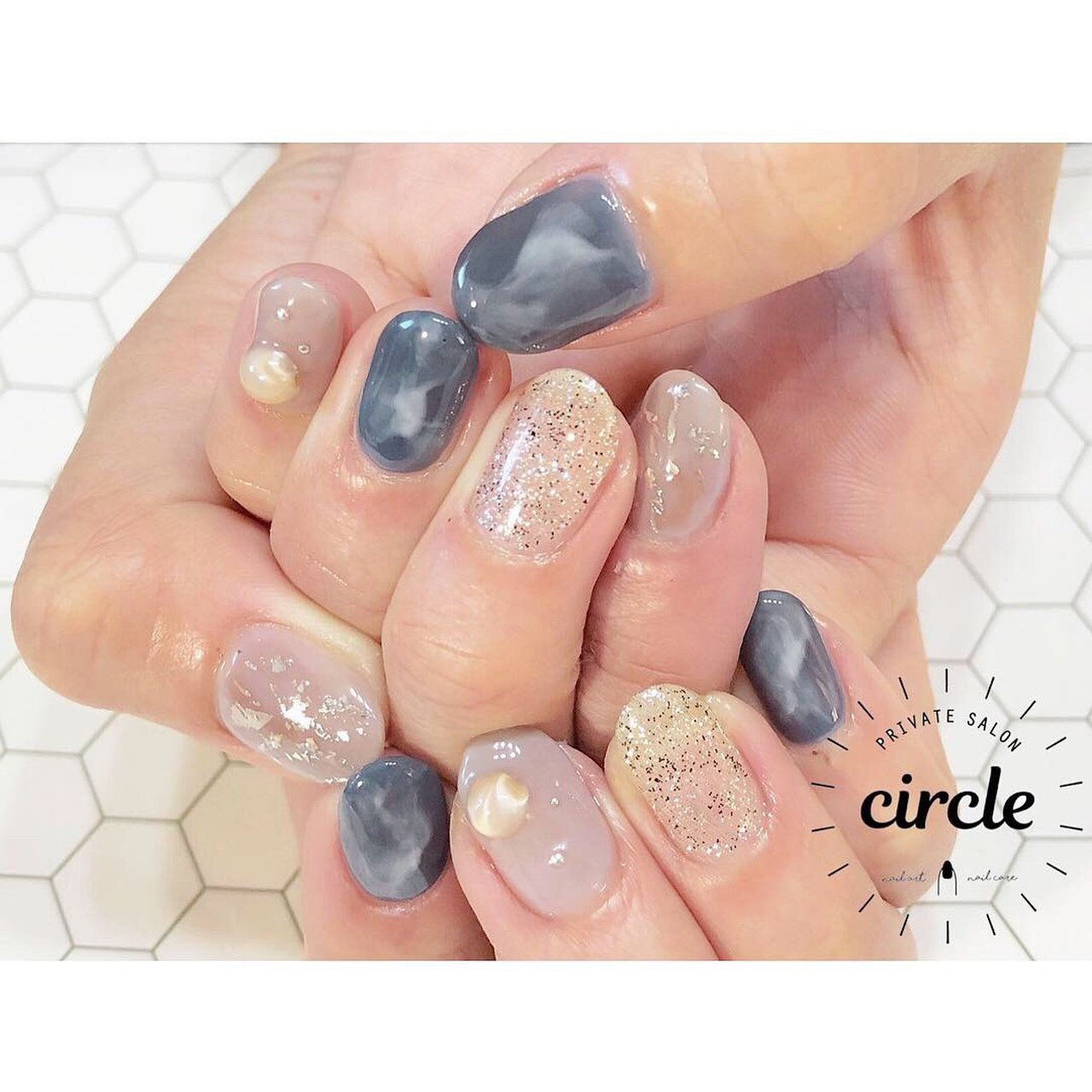 ハンド ニュアンス ミディアム ブルー グレー Circle Nailのネイルデザイン No ネイルブック