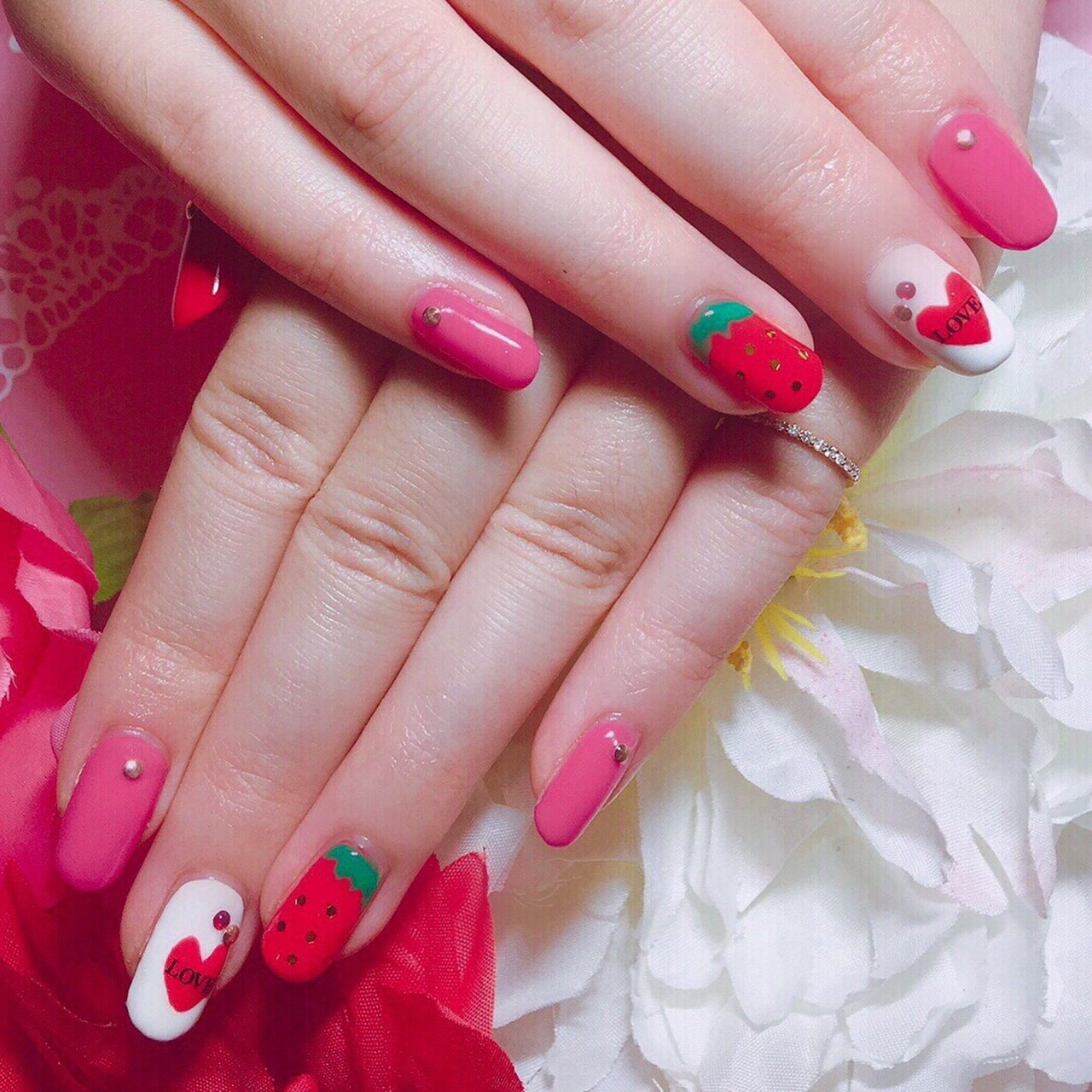 オールシーズン バレンタイン ハンド シンプル ホワイト 流山市の江戸川台プライベートネイルサロン流山おおたかの森のネイルサロン初石のネイルサロンの ネイルデザイン No 327 ネイルブック