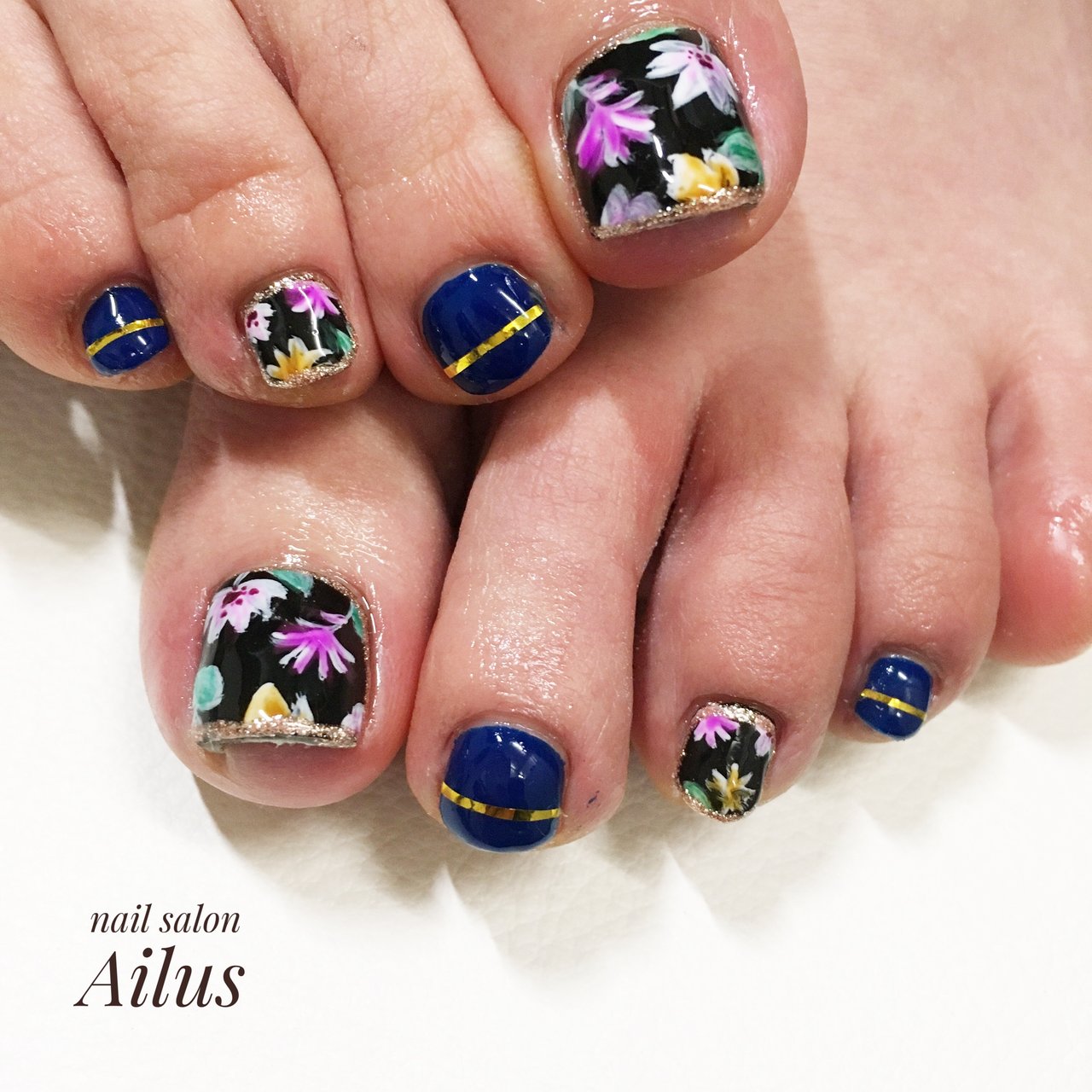 オールシーズン フット フラワー 押し花 ネイビー Nail Salon Ailusのネイルデザイン No ネイルブック