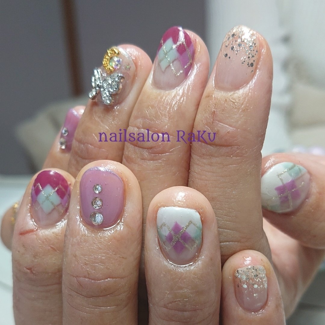 秋 冬 ハンド ラメ アーガイル Nailsalon Raku ネイルサロン ラク 西国分寺のネイルデザイン No 356 ネイルブック