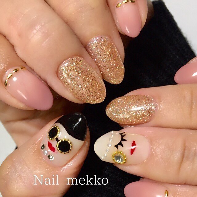 グラデーション ラメ ビジュー キャラクター ピンク Nail Mekkoのネイルデザイン No 370 ネイルブック