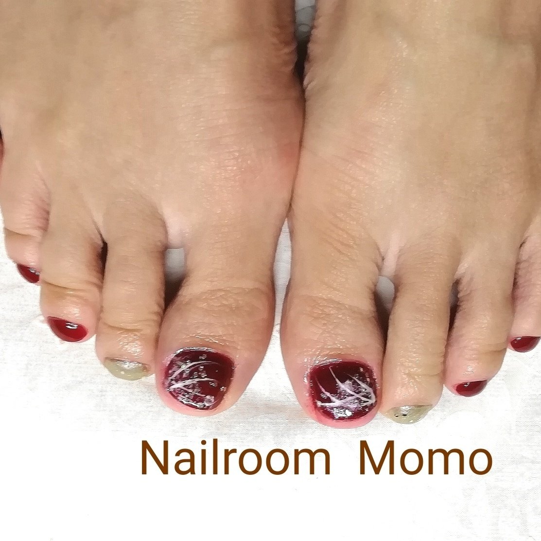 オールシーズン お正月 フット ホログラム ラメ Nailroommomo ネイルルームモモ のネイルデザイン No 3838348 ネイルブック