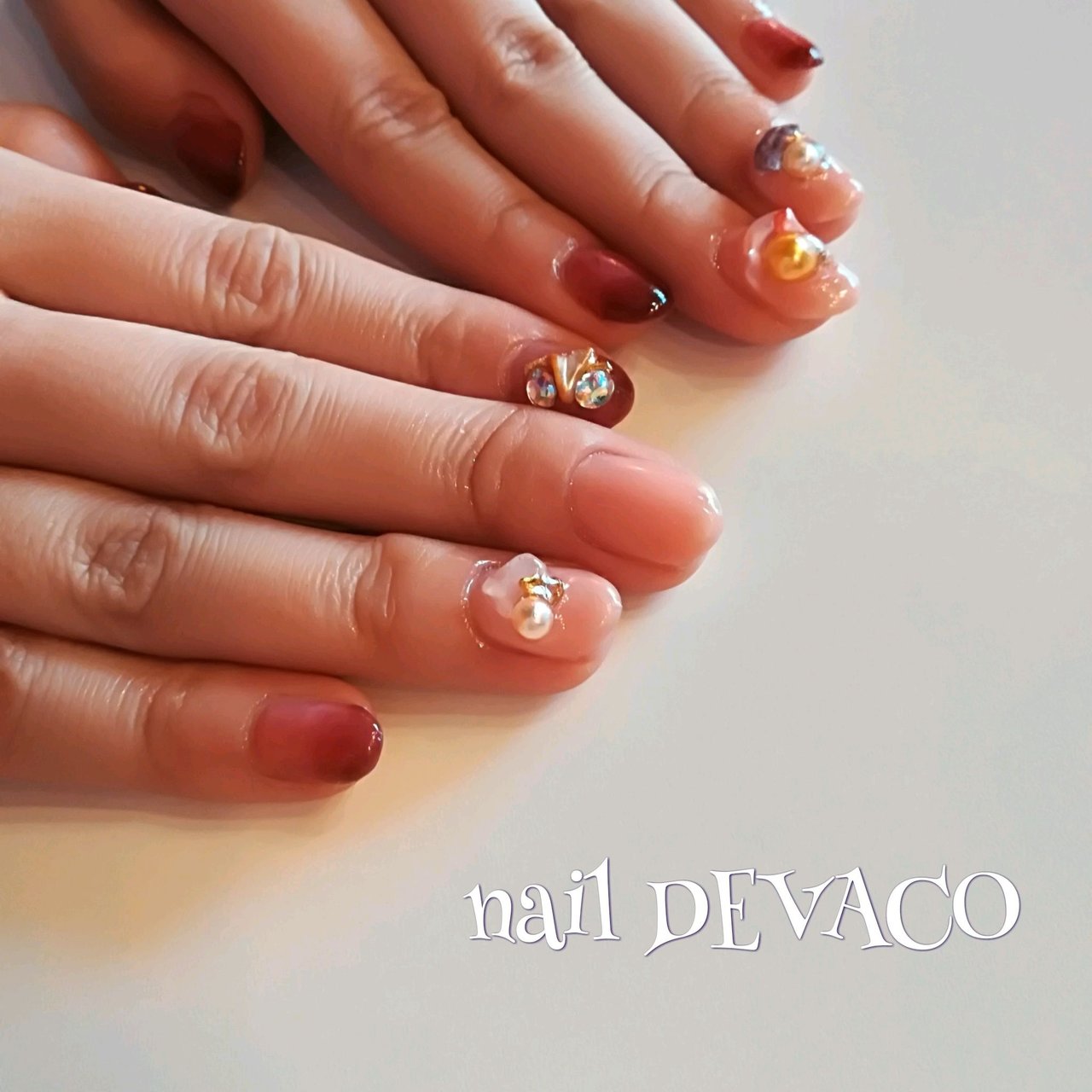 オールシーズン ハンド ビジュー パール 大理石 999naildevacoのネイルデザイン No ネイルブック