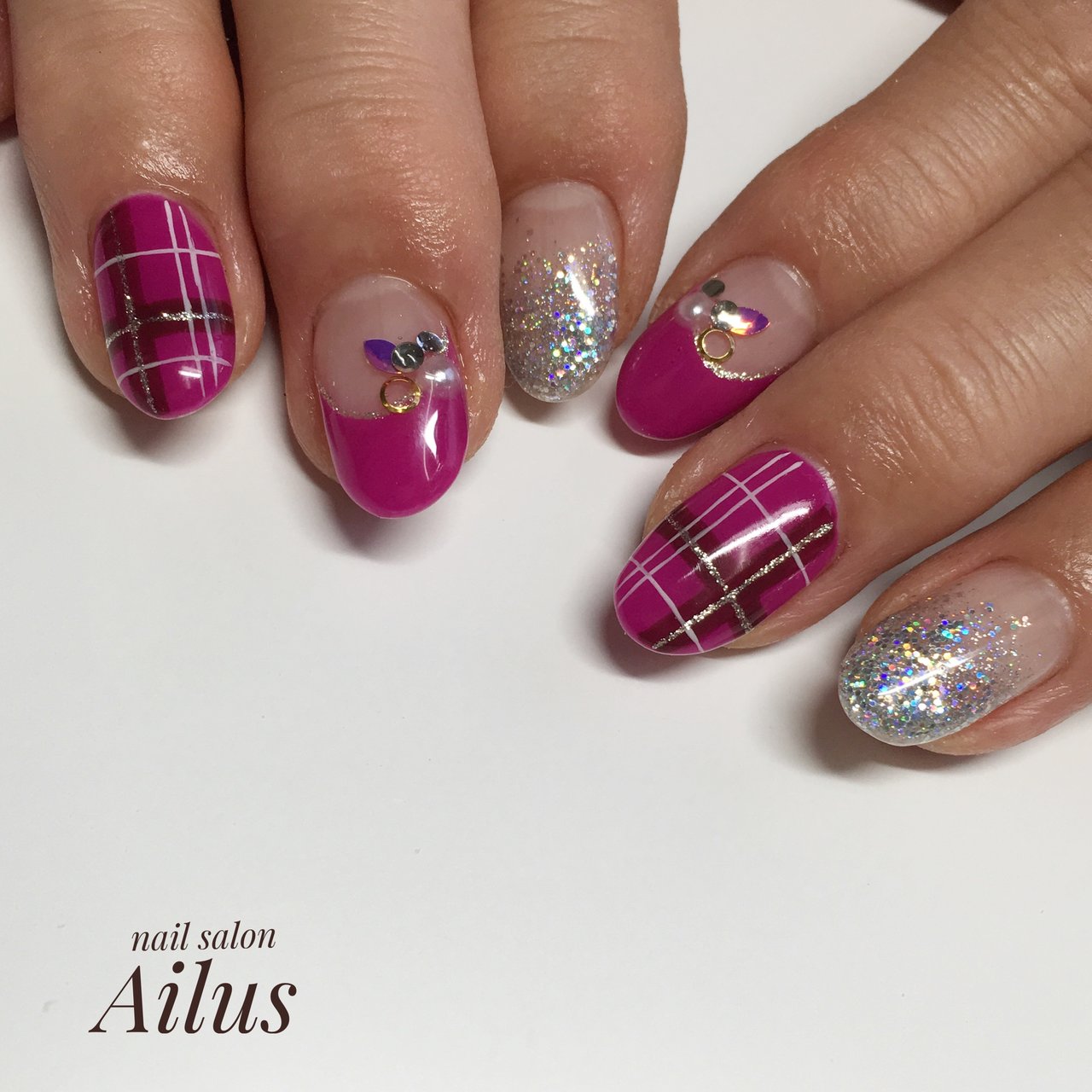 冬 オールシーズン ハンド フレンチ ラメ Nail Salon Ailusのネイルデザイン No ネイルブック