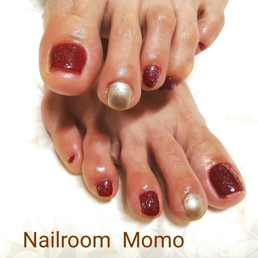 オールシーズンお正月フットシンプルラメ Nailroommomoネイル