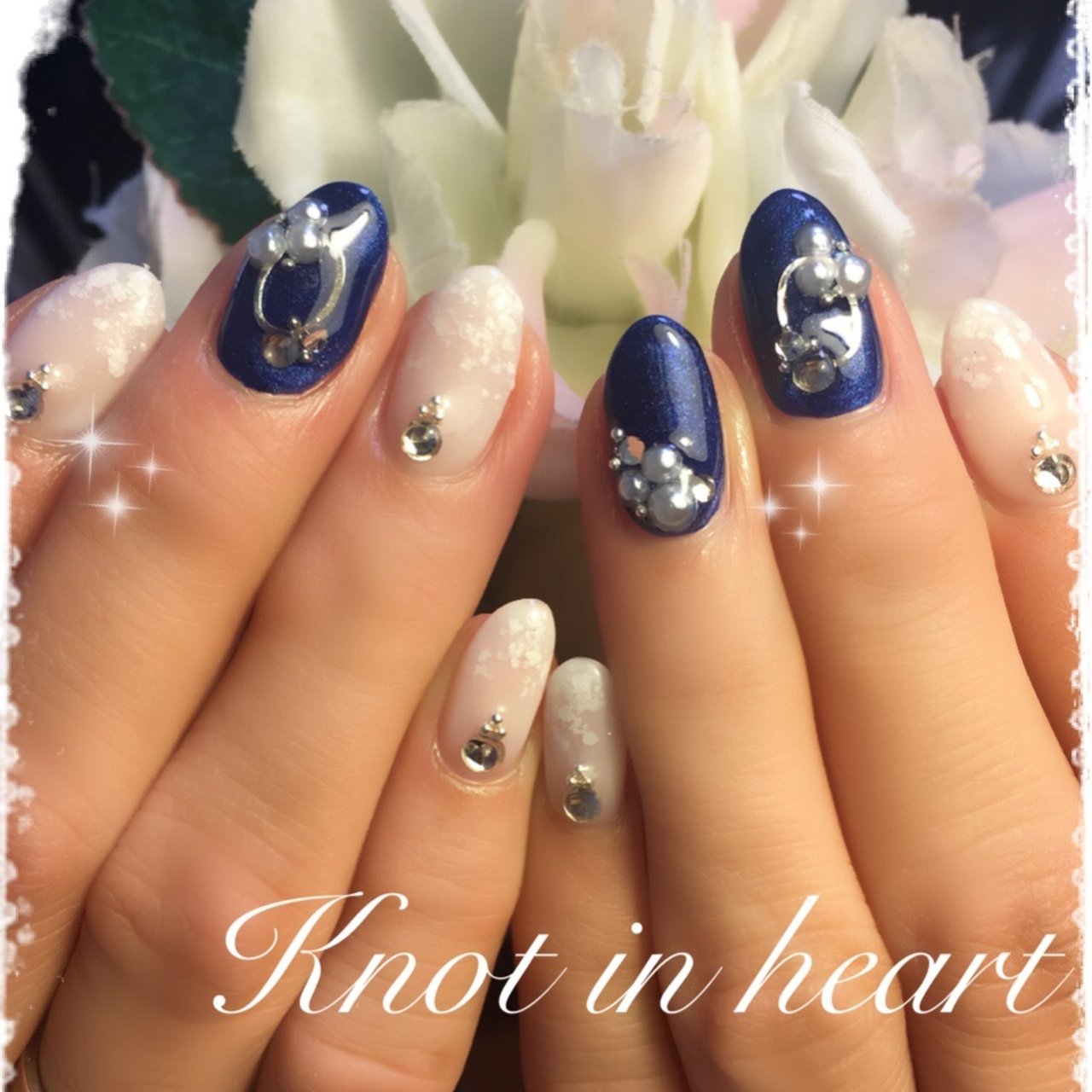 冬 ハンド ビジュー ミディアム ホワイト Knot In Heartのネイルデザイン No ネイルブック