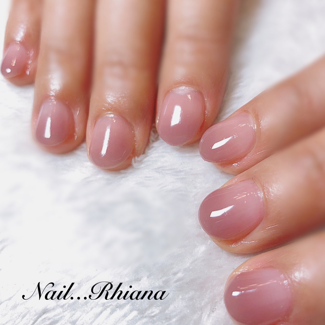 オールシーズン ハンド グラデーション ショート グレージュ Privatenailsalon Rhianaのネイル デザイン No ネイルブック