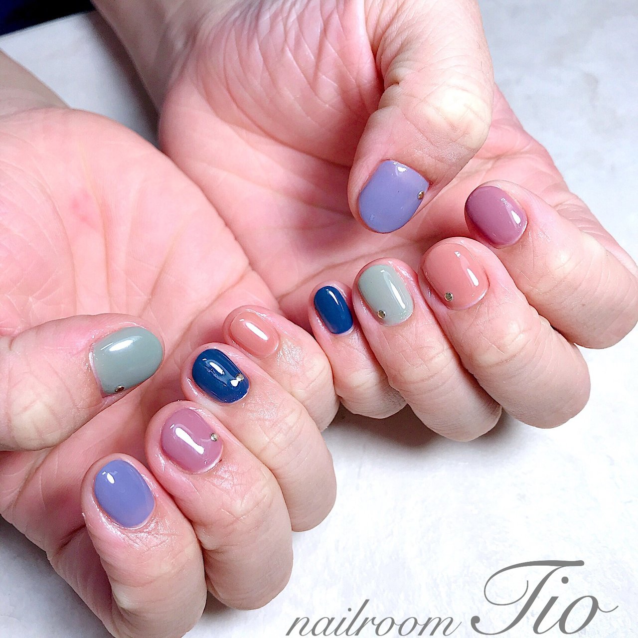 ハンド ワンカラー ショート スモーキー カラフル Tioのネイルデザイン No ネイルブック