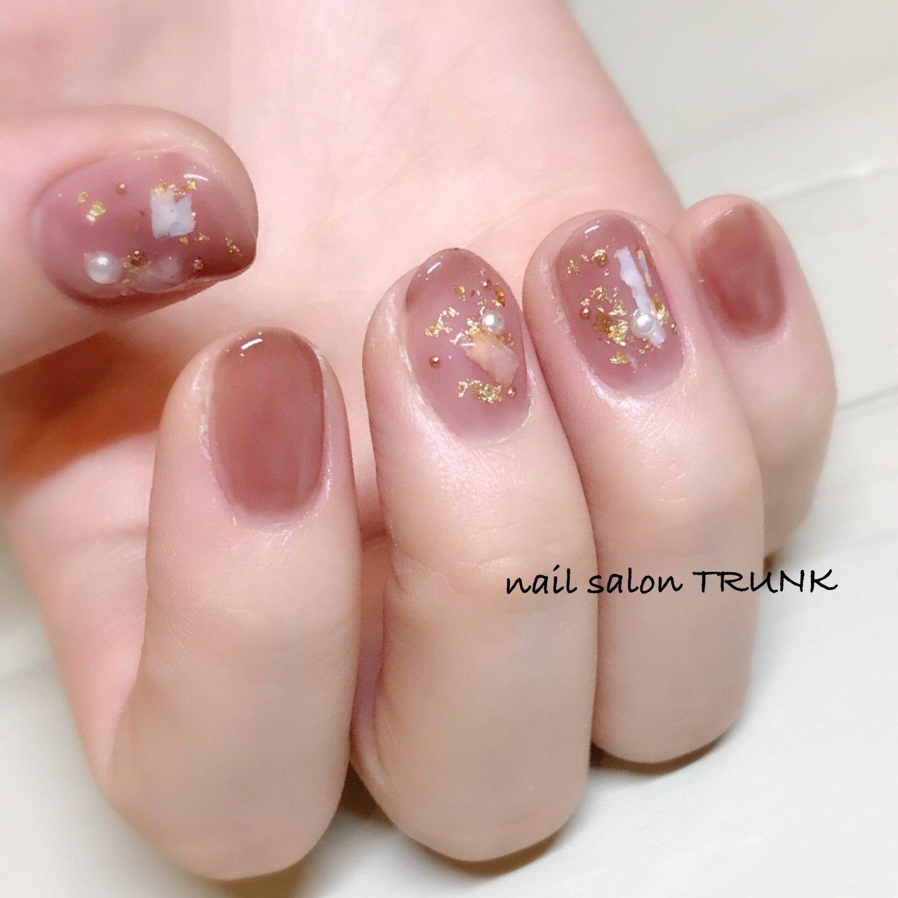 秋 冬 ハンド シェル ニュアンス Nail Trunkのネイルデザイン No 3846466 ネイルブック