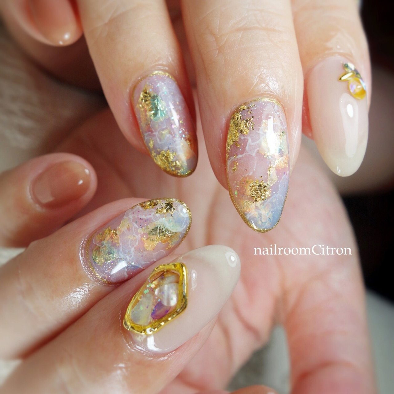 冬 オールシーズン ハンド ビジュー 大理石 Nailroomcitronのネイルデザイン No 384 ネイルブック