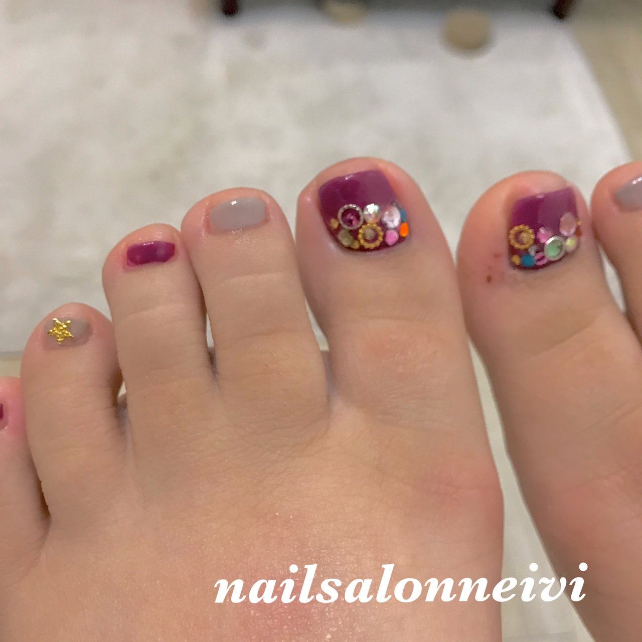 秋 冬 フット パープル ボルドー Nailsalon Neivi 三好智子のネイルデザイン No ネイルブック