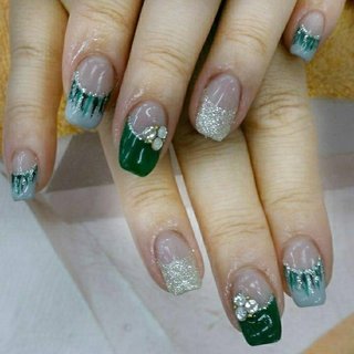 #アートし放題 ￥5000 #夏 #秋 #冬 #オールシーズン #ハンド #フレンチ #ビジュー #ラメ #ミディアム #グリーン #グレー #シルバー #ジェルネイル #お客様 #BELINDA2416 #ネイルブック