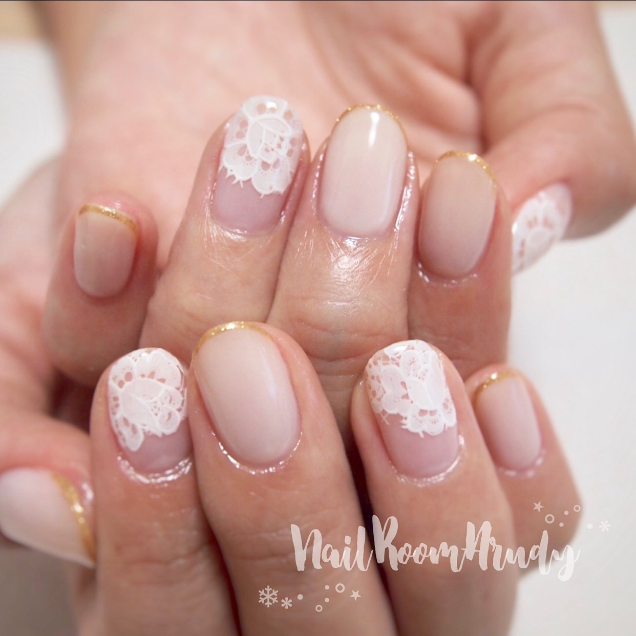 オールシーズン ブライダル ハンド ワンカラー フラワー Nailroomarudyのネイルデザイン No ネイルブック