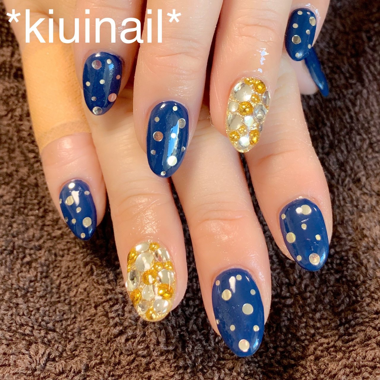 オールシーズン ハンド ビジュー ドット ミディアム Kiuinailのネイルデザイン No ネイルブック