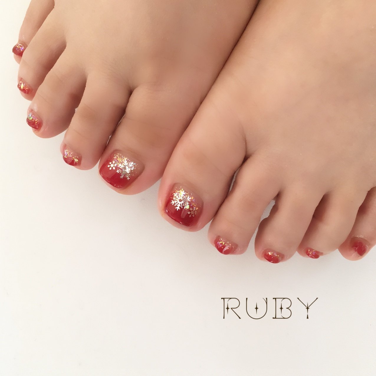 冬 フット グラデーション ラメ 雪の結晶 Ruby Nail07のネイルデザイン No ネイルブック