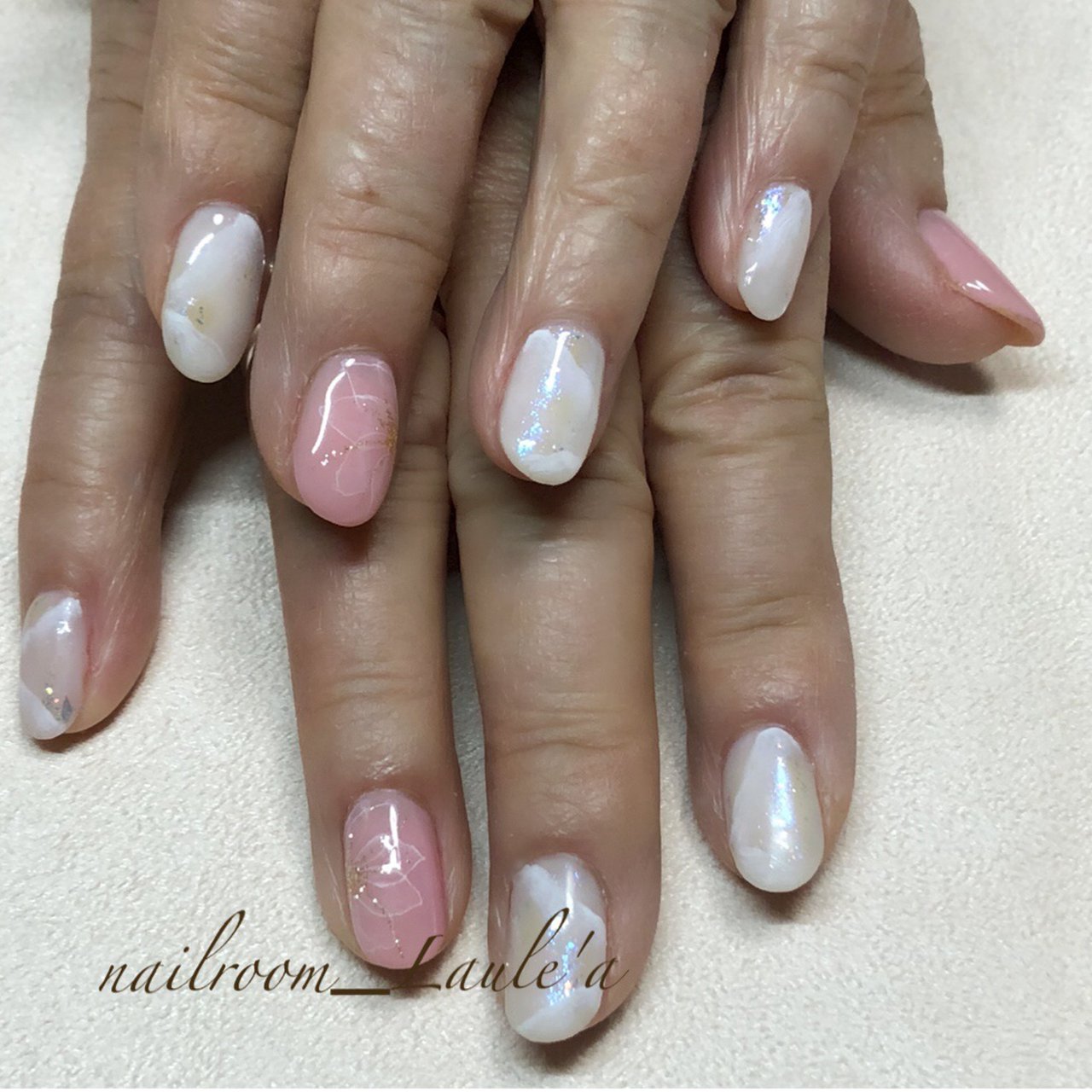 ハンド 大理石 たらしこみ ショート ホワイト Nailroom Lauleaのネイルデザイン No ネイルブック