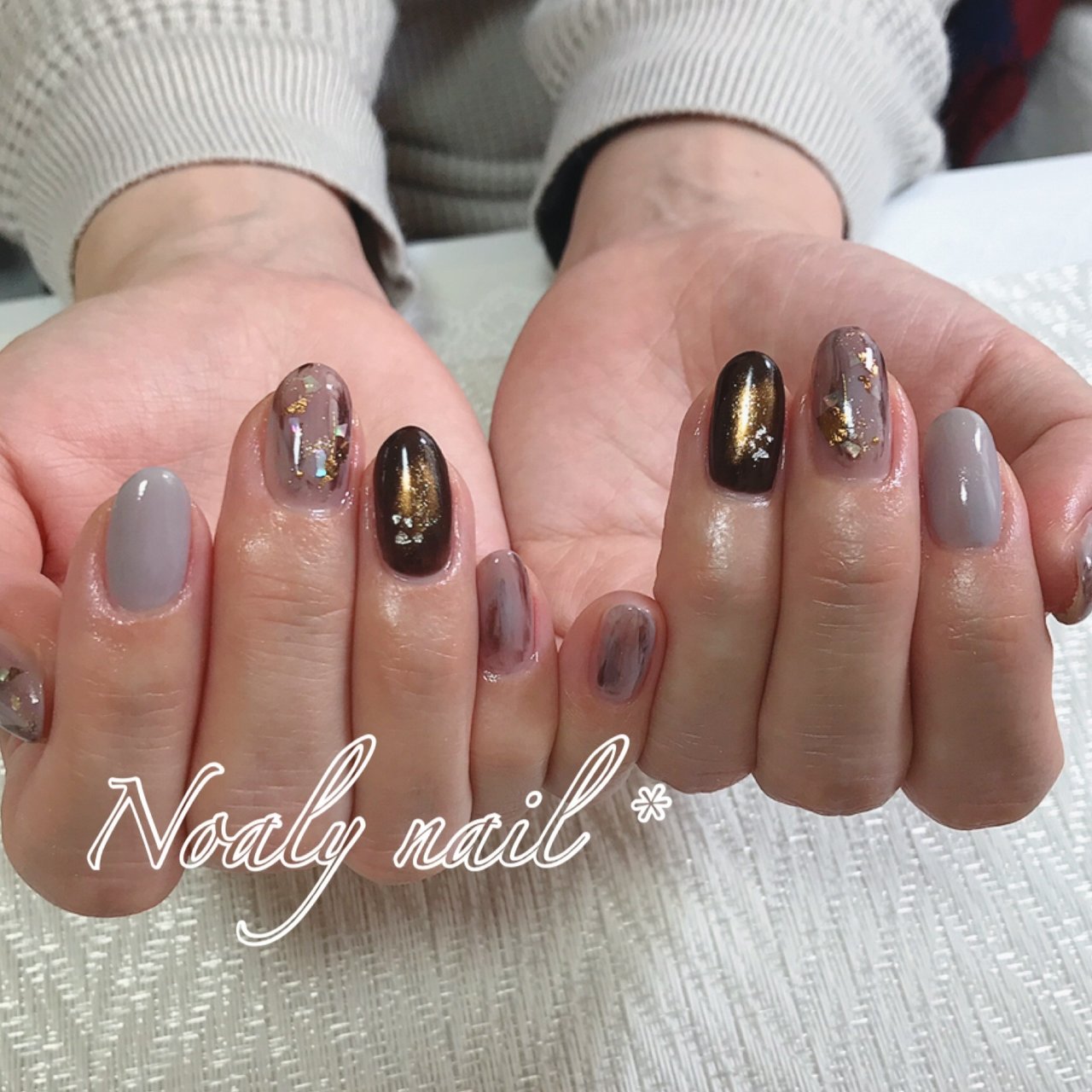 ワンカラー ニュアンス ベージュ ブラウン グレー Noaly Nail のネイルデザイン No ネイルブック