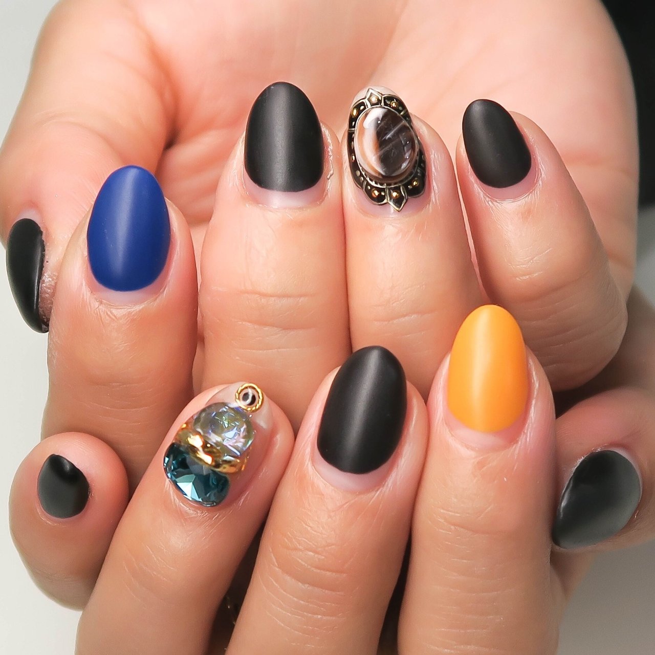 オールシーズン ハンド ショート オレンジ ネイビー Maineenailのネイルデザイン No ネイルブック