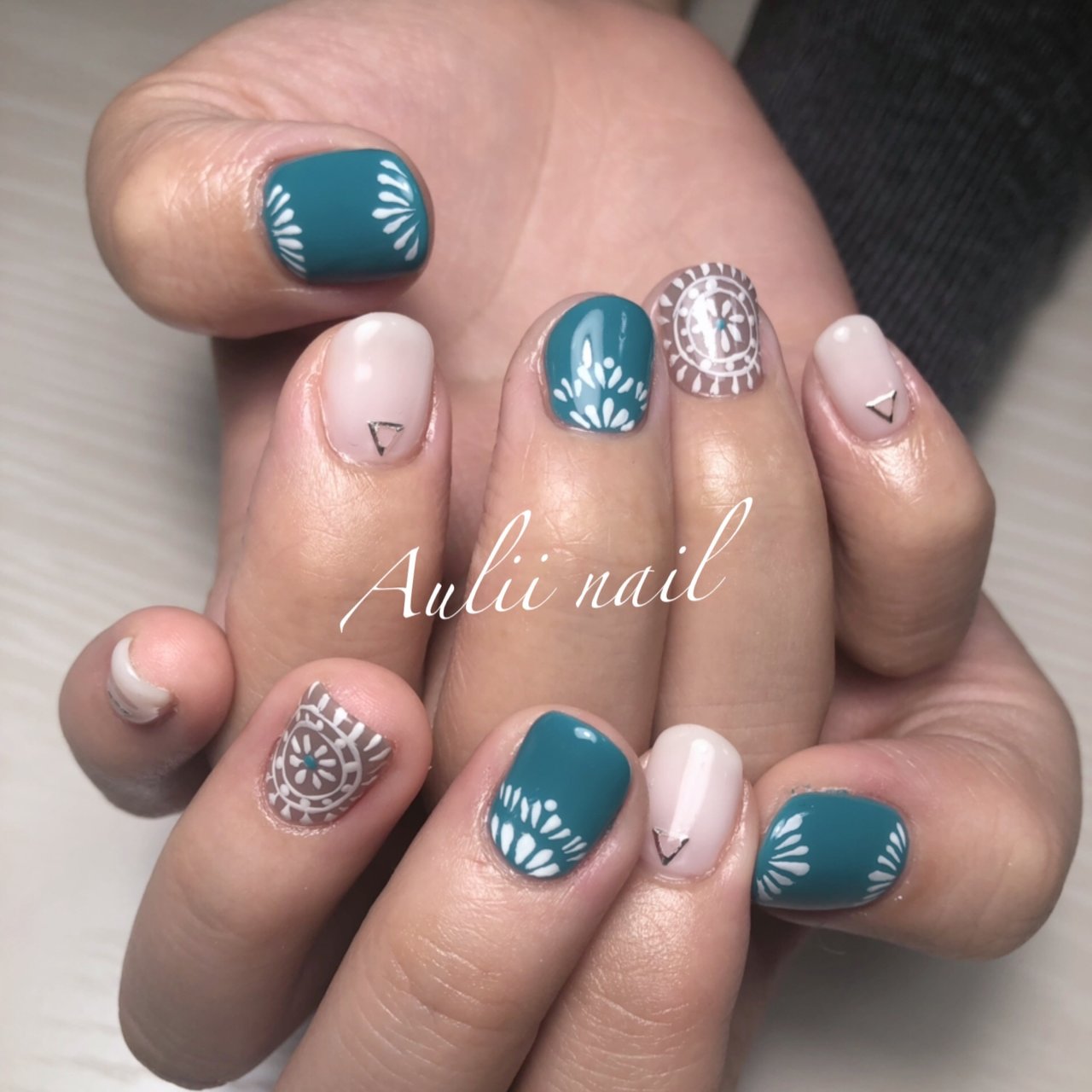 オールシーズン 成人式 ハンド ボヘミアン ホワイト Nail Salon Auliiのネイルデザイン No 355 ネイルブック