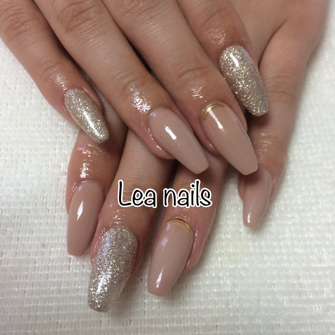 ハンド シンプル ラメ ワンカラー ベージュ Lea Nailsのネイルデザイン No ネイルブック