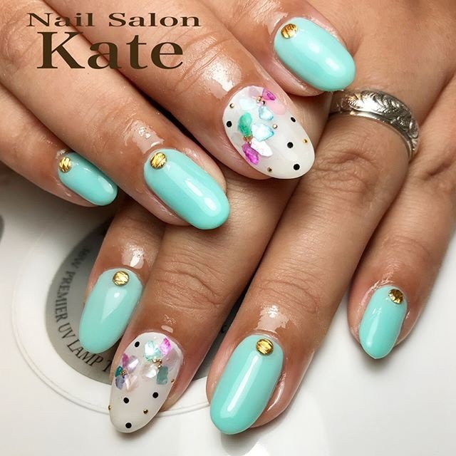 夏 ハンド ミディアム ホワイト ターコイズ ネイルサロン Kateのネイルデザイン No ネイルブック