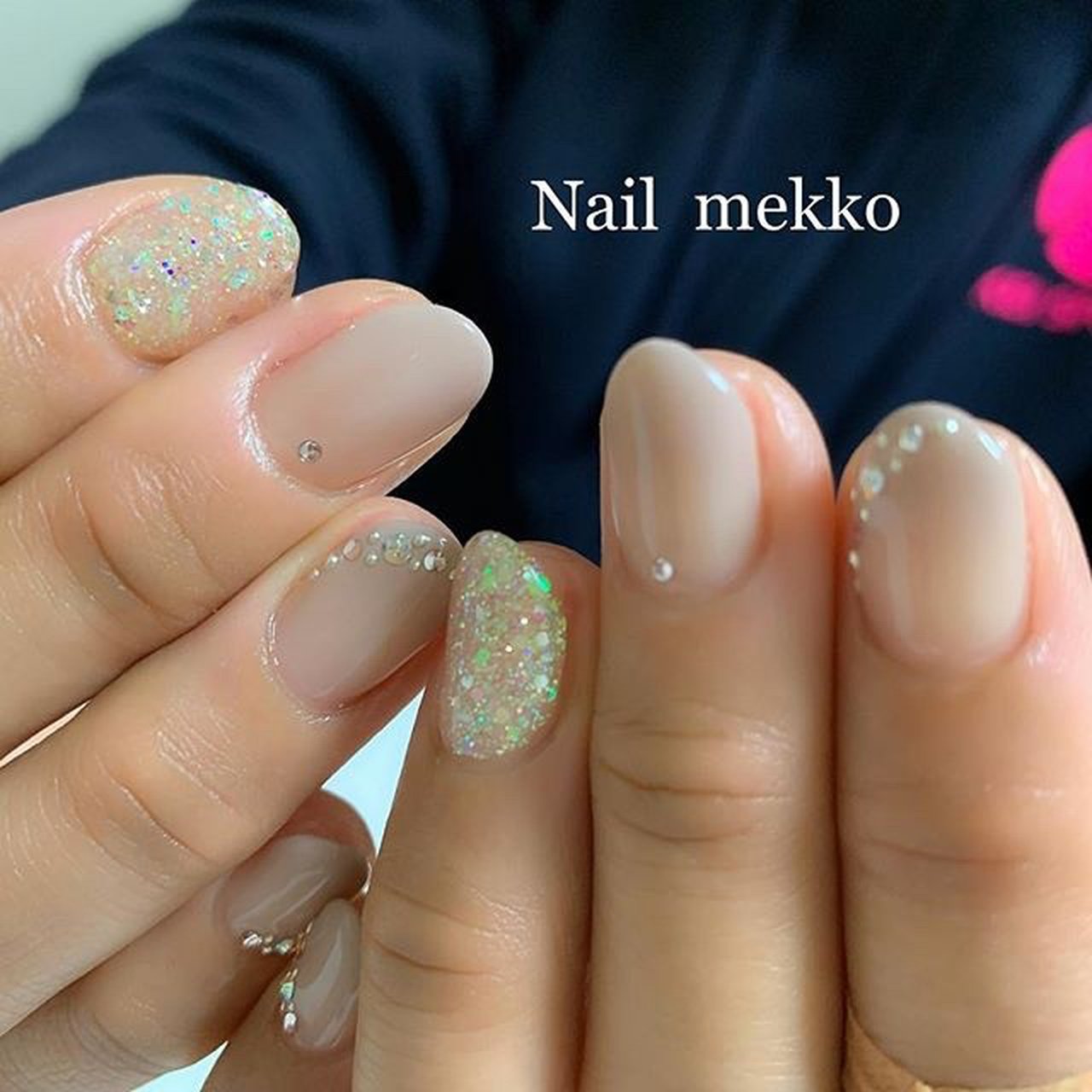 グラデーション ビジュー ラメ ベージュ グレージュ Nail Mekkoのネイルデザイン No 378 ネイルブック