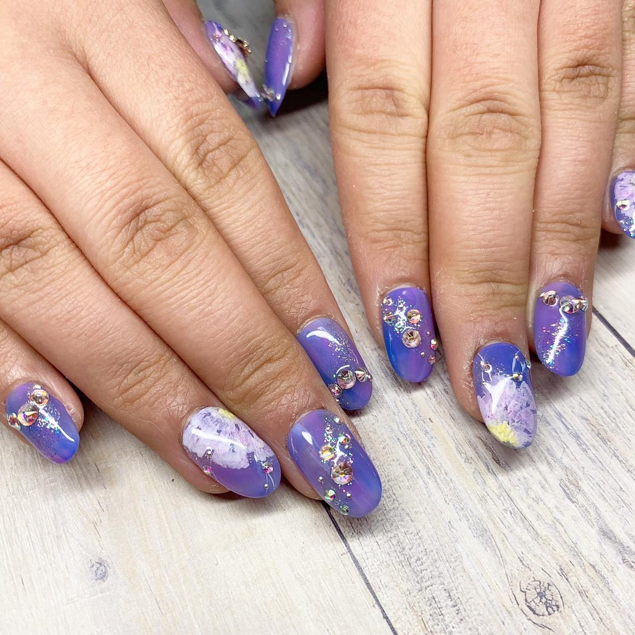 成人式 ハンド ラメ ビジュー フラワー Saho Nailのネイルデザイン No ネイルブック