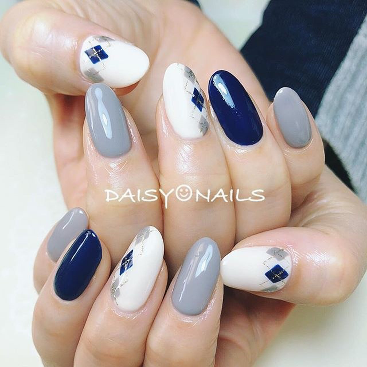 冬/ハンド/チェック/ミディアム/ホワイト - BLUE DAISYのネイル  