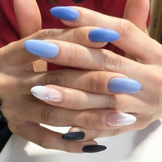 シンプル ネイビー 白グラデーションのネイルデザイン ネイルブック