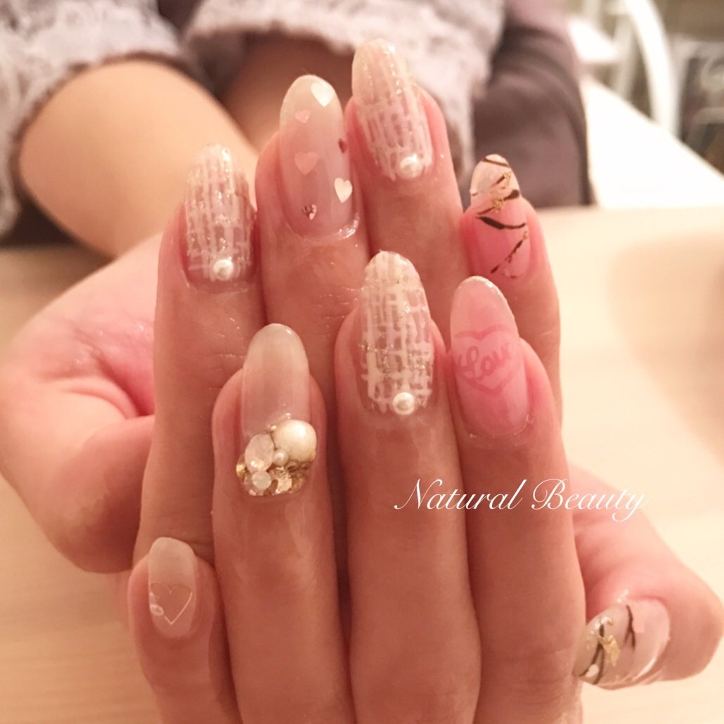 冬 バレンタイン ビジュー パール ハート Naturalbeautyのネイルデザイン No 3895812 ネイルブック