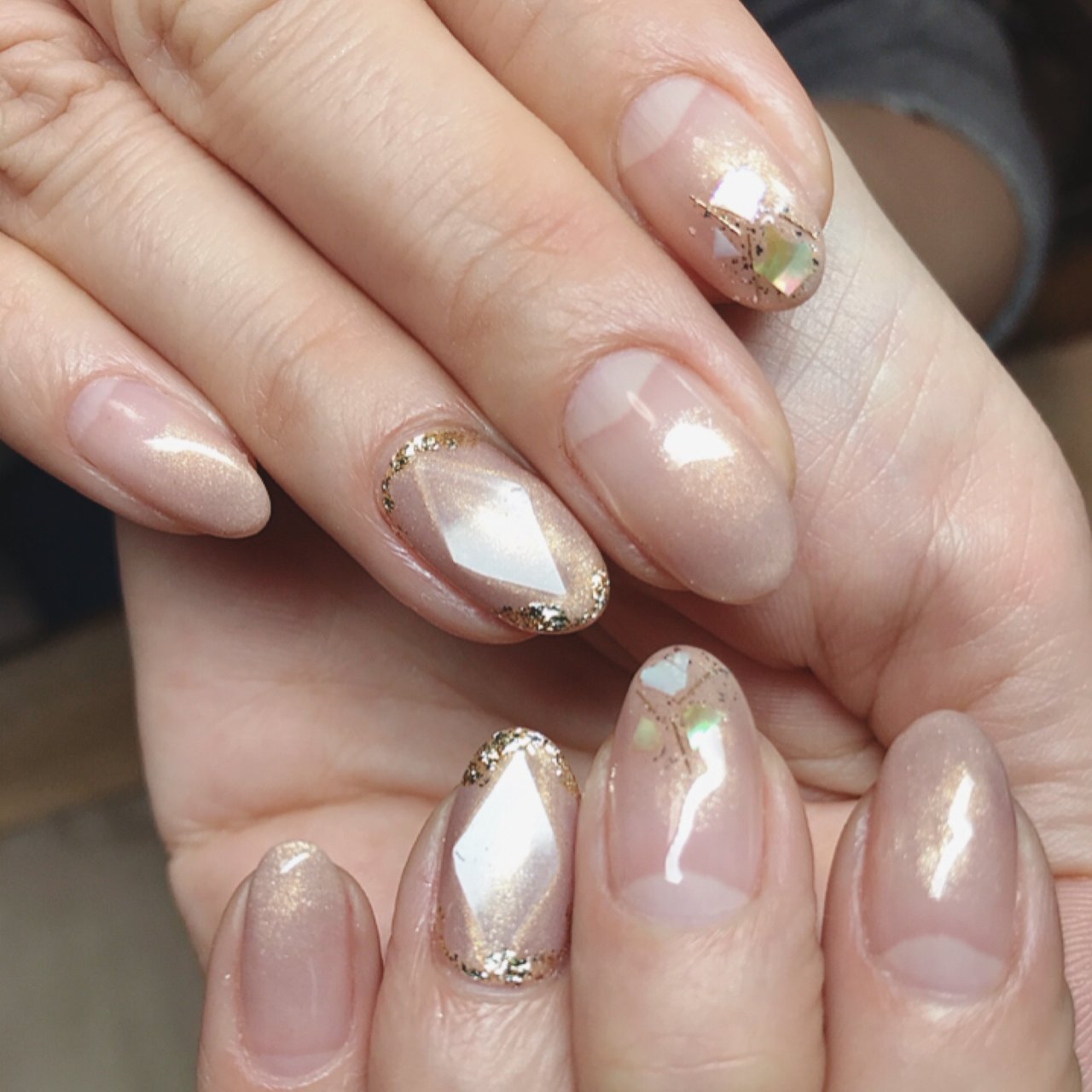 オールシーズン ハンド グラデーション クリア ベージュ Lualani Nailのネイルデザイン No 3902908 ネイルブック