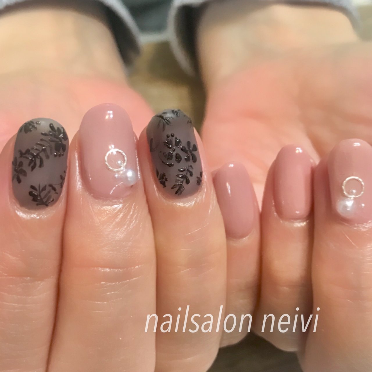 冬 ハンド ショート ベージュ ピンク Nailsalon Neivi 三好智子のネイルデザイン No ネイルブック