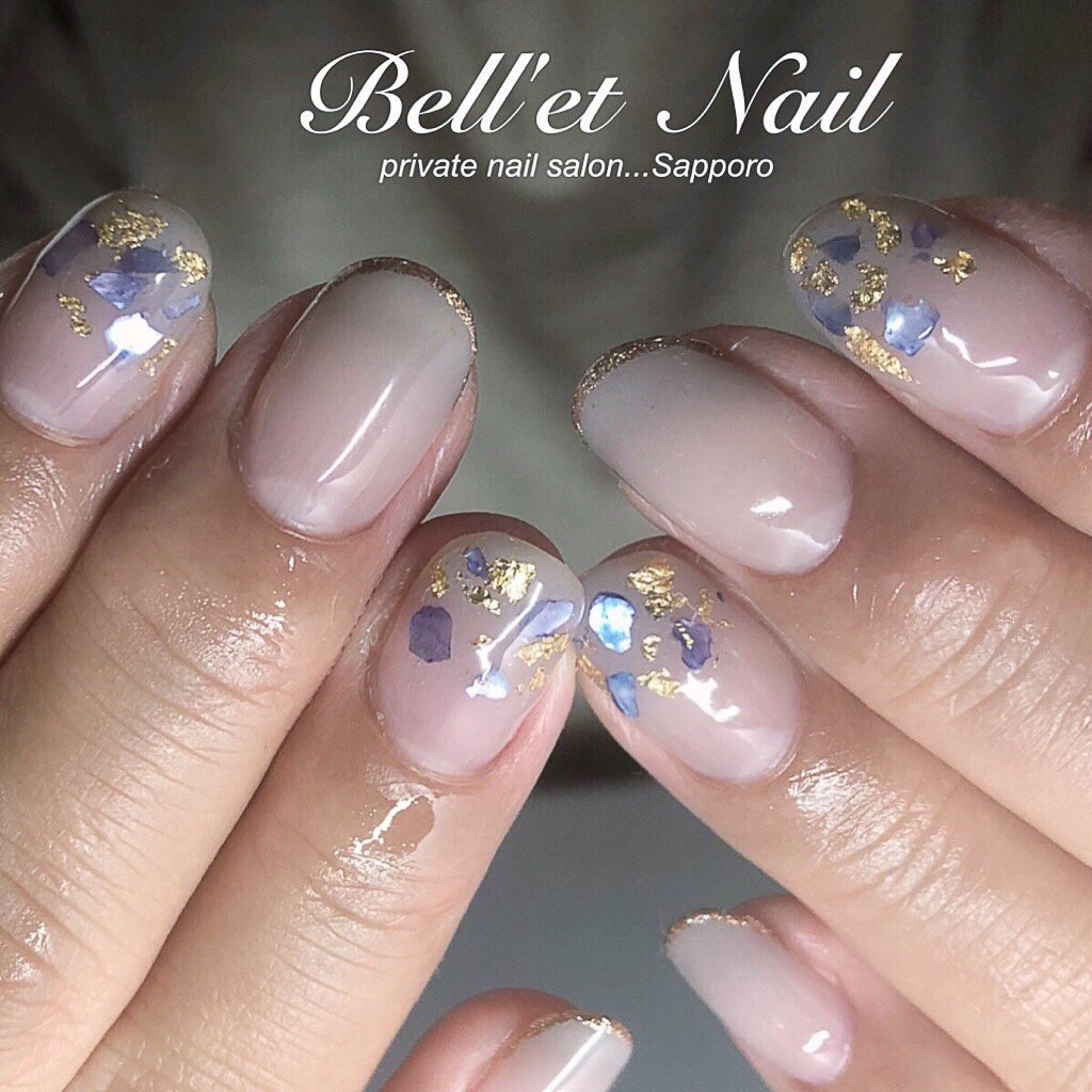 グラデーション ラメ シェル グレー Bell Et Nail ネイリスト佐藤綾子のネイルデザイン No ネイルブック