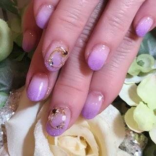 70代のお客様です💕色っぽパープルのグラデーションに されました！いつもありがとうございます^ ^
#70代のお客様 #グラデーションネイル #パープルネイル 
#神戸ネイルサロン #神戸ネイル#神戸サロン#新長田ネイル #新長田ネイルサロン #女子会 #ハンド #グラデーション #ミディアム #パープル #ジェルネイル #お客様 #More #ネイルブック