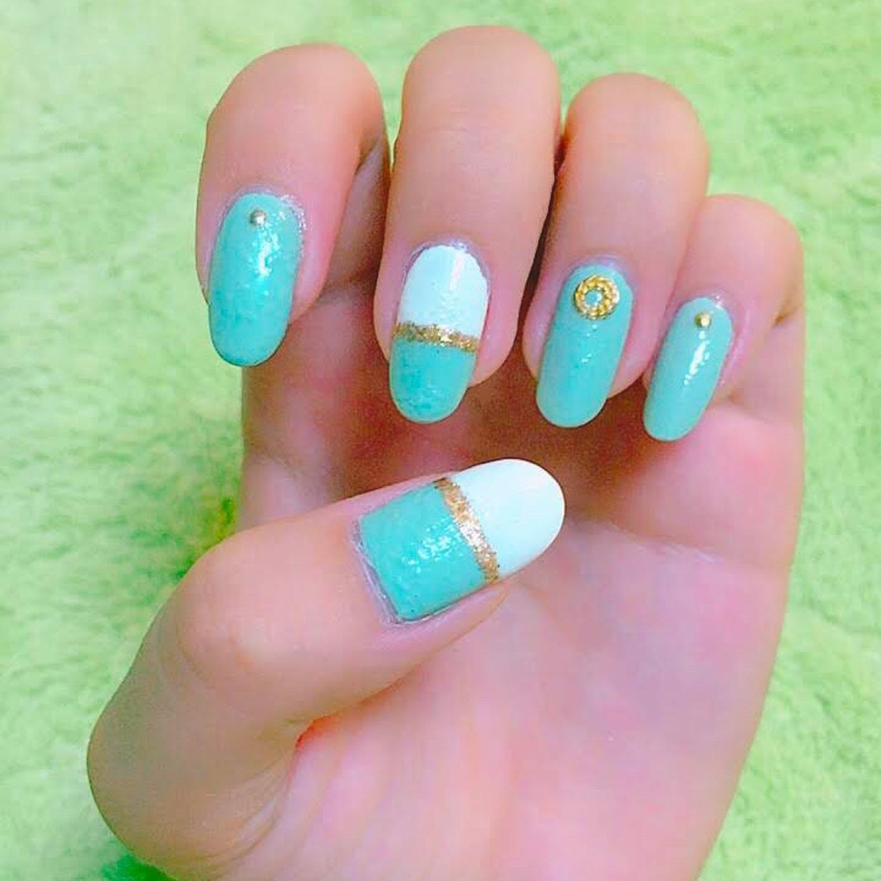 ハンド シンプル ワンカラー バイカラー ホワイト Omochi No Nailのネイルデザイン No ネイルブック