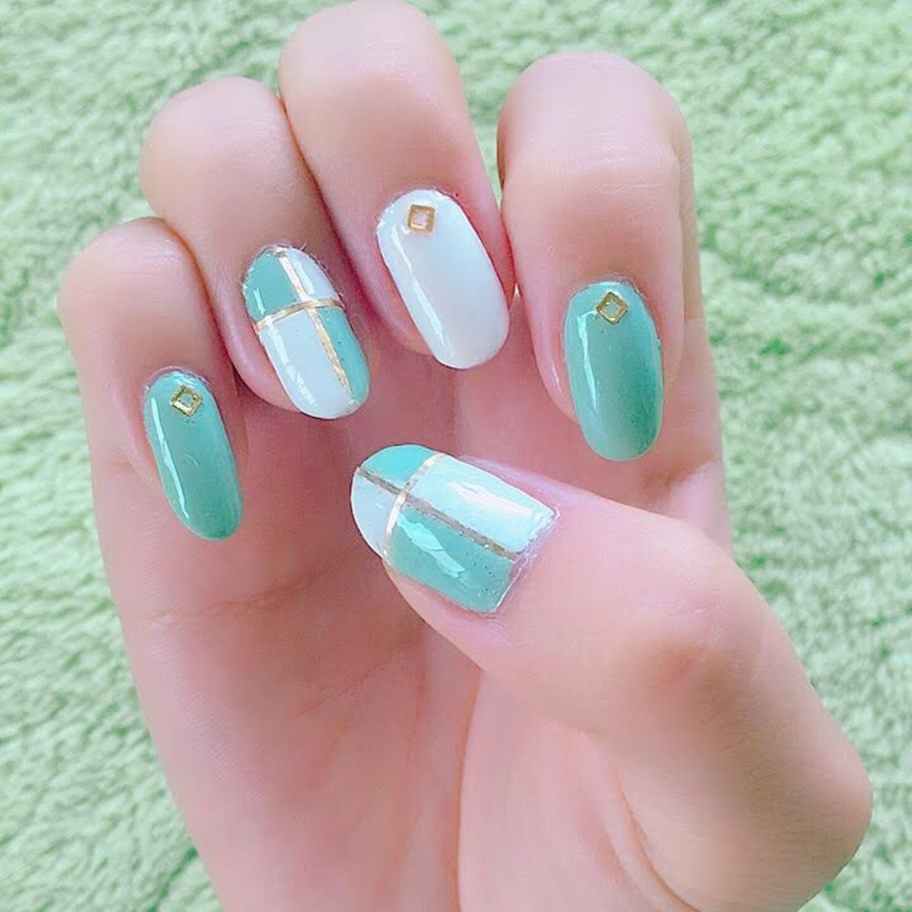 ハンド ワンカラー ブロック ホワイト ゴールド Omochi No Nailのネイルデザイン No ネイルブック