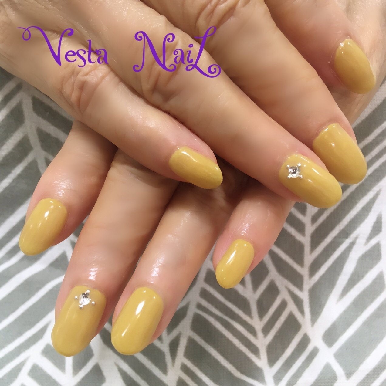 オールシーズンハンドシンプルワンカラーデコ Vesta Nailのネイル
